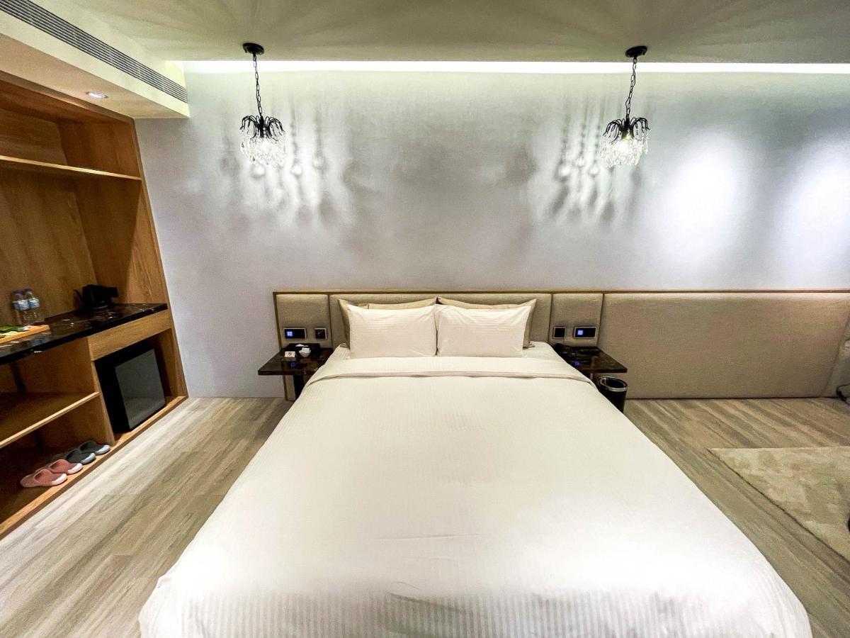 Fifth Avenue Motel Taichung Eksteriør billede