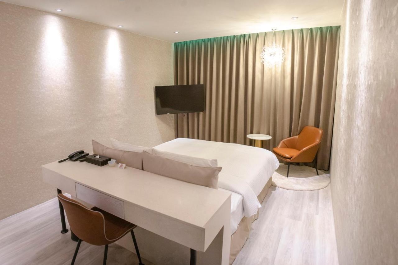 Fifth Avenue Motel Taichung Eksteriør billede