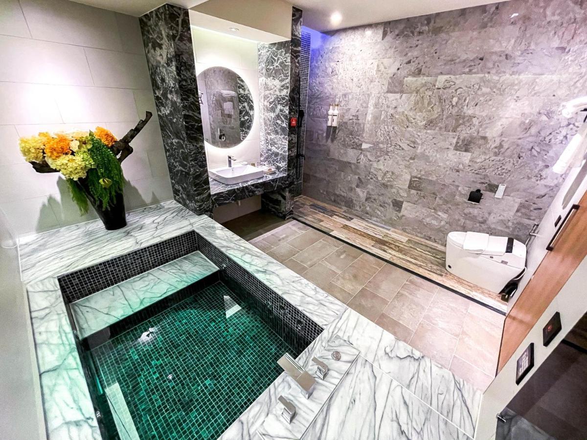 Fifth Avenue Motel Taichung Eksteriør billede