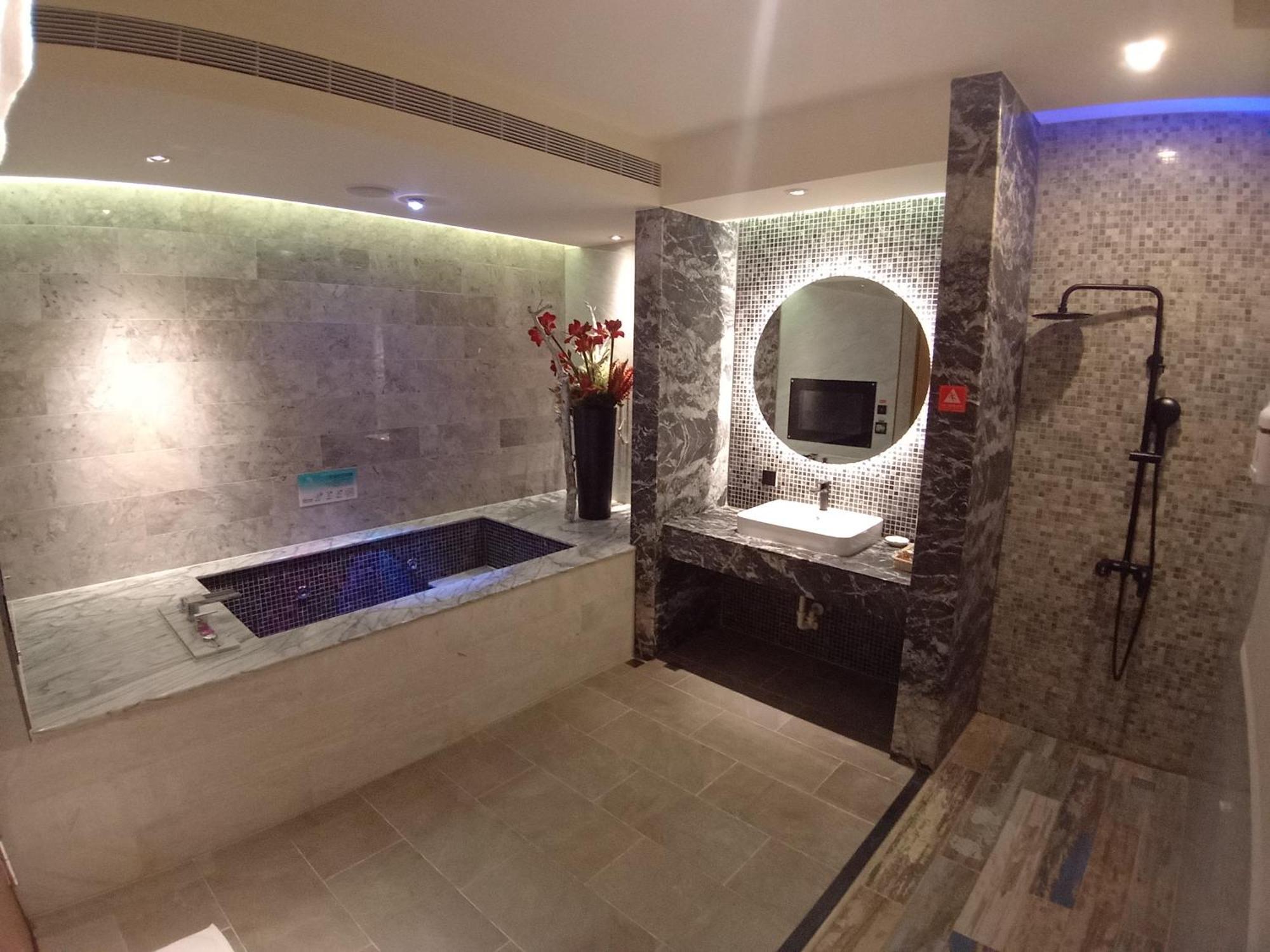 Fifth Avenue Motel Taichung Eksteriør billede